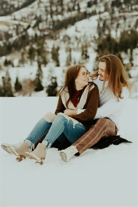 20 Winter Engagement Photo Ideas For A Timeless Love Story