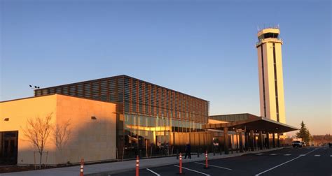 Paine Field's new terminal opens with a top-notch passenger experience ...