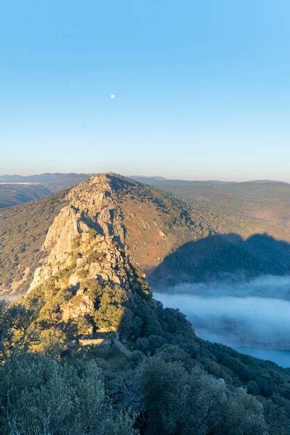 Paisaje Extreme O Desde Lo Alto Del Castillo De Monfrag E En El Parque