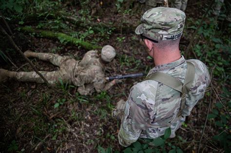 1st Infantry Division Soldiers train future Army leaders | Article ...