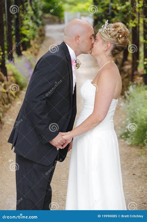 Bride And Groom Kiss Royalty Free Stock Photo - Image: 19990085