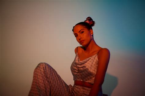 Snoh Aalegra's New Track & Video for "DYING 4 YOUR LOVE" - V Magazine
