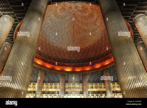 Mezquita Istiqlal Fotograf As E Im Genes De Alta Resoluci N Alamy