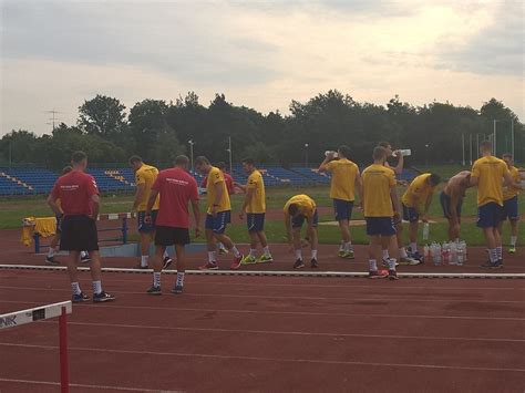 Pi Karze R Czni Pge Vive Kielce Ju Trenuj Pe N Par Na Stadionie W