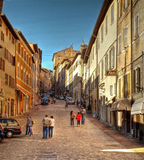 Evening Strollers In The Via Mazzini Urbino Italy Flickr