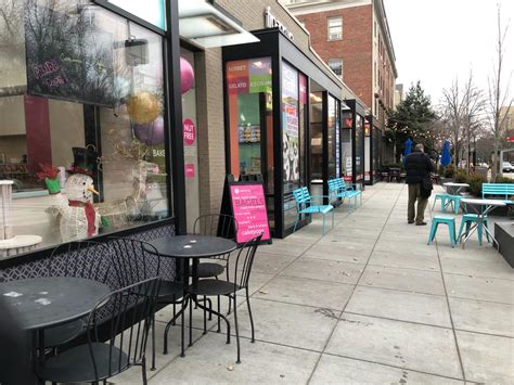 With zoo closed during shutdown, business slows at nearby DC shops