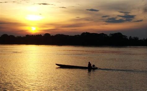 Iquitos Ciudad D As Noche Dika Travel Per