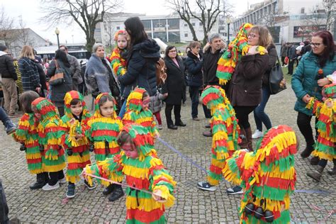 CM Paredes Desfile de Carnaval mais de 600 crianças e idosos