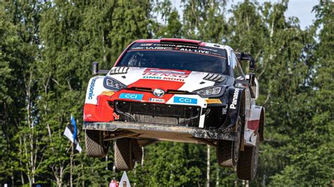 WRC Ott Tänak Hyundai devant au rallye de Finlande devant un