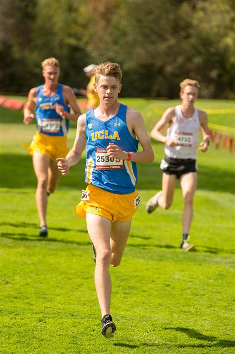 Cross Country Finishes Above Higher Ranked Teams In Weekend Meet