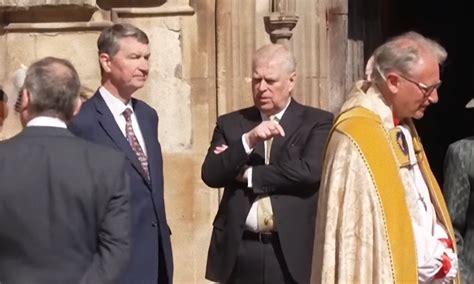 Poradce královské rodiny potvrdil že princ Andrew měl sex s nezletilými Akta X