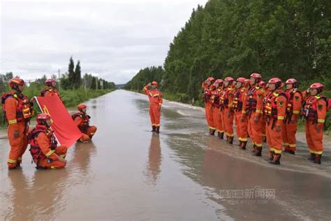 【迎战洪水】解救被洪水围困群众，消防抢险突击队星夜驰骋多地救援 澎湃号·政务 澎湃新闻 The Paper