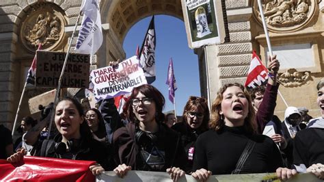 Trabajar Hasta Caer Rendidas Del Cansancio En Francia Las Mujeres