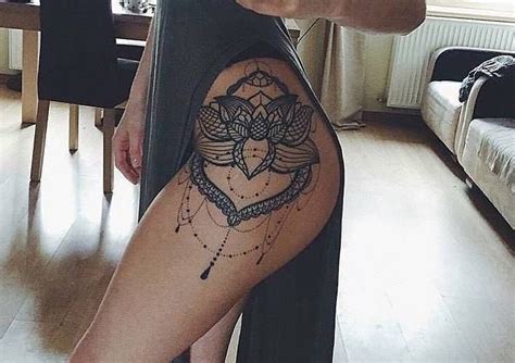 The Stir 23 Hip Tattoos That Are So Stunning We Cant Help But Stare Hip Thigh Tattoos Side