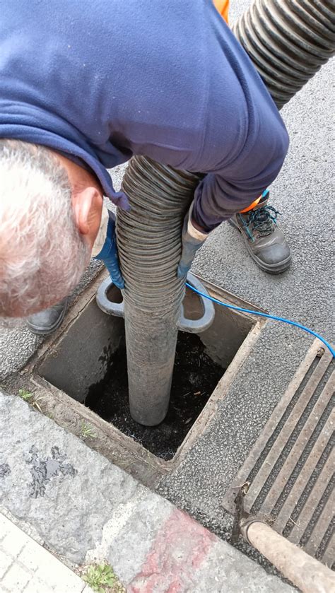 Prosegue in città la pulizia delle caditoie presenti sul territorio