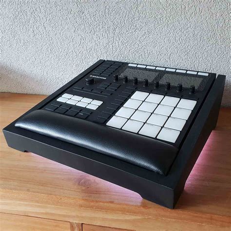 Maschine MK3/MK3 Plus Stand Wood Matte Finish LED | Musiciangoods