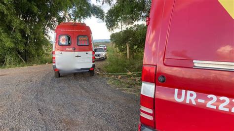 Idosa é socorrida às pressas em Anápolis após ser atacada por enxame de