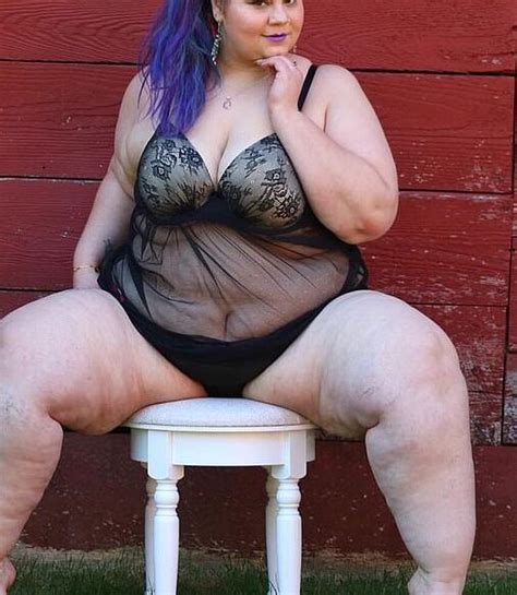 Leah Stanley BBW Instagram Model Asses Photo