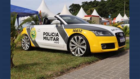 Cães carros e equipamentos exposições das polícias chamam atenção de