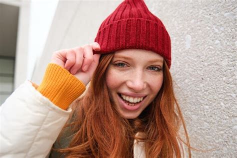 Premium Photo Stylish Redhead Girl In Red Hat Smiles And Looks Happy