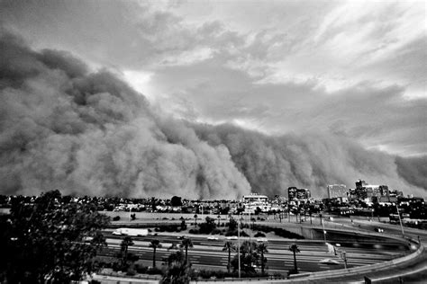 Gigantesca e Catastrófica Tempestade de Areia Atinge a Cidade de Phoenix