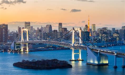 Ponte do arco íris da torre de tóquio Foto Premium