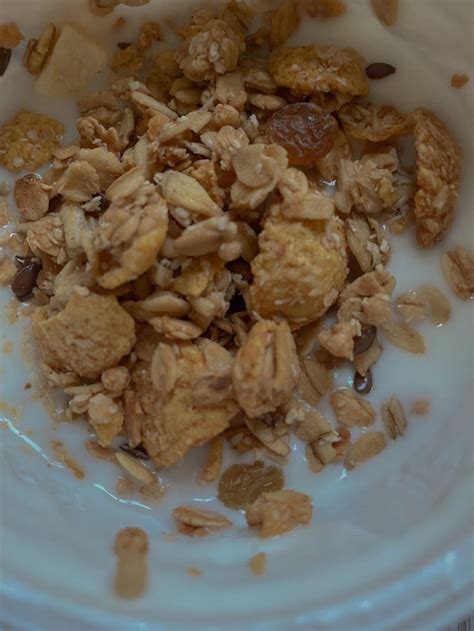 Йогурт с гранолой,хороший вариант для перекуса