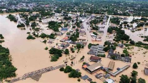 Cidade no Acre tem a maior enchente de sua história enquanto nível do