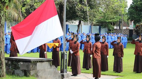 Sma Negeri Talun Gelar Upacara Peringatan Hari Kartini Dengan