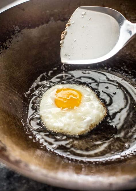 How To Fry An Egg In A Wok