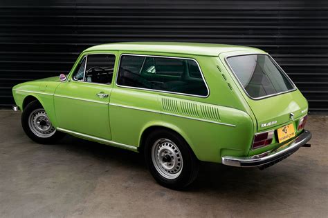 VW Variant 1974 na cor verde hippie um SW que marcou uma época