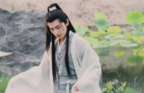 Zhao Lusi And Yang Yang Rumored To Pair For New Wuxia Adaptation