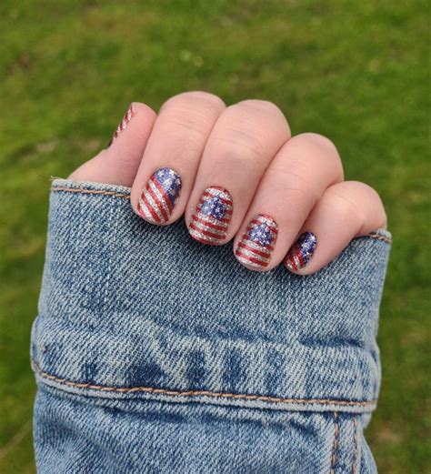 Color Street Nails Bright Stars Broad Patriotic Polish Stripes