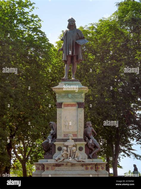 Monumento Di Raffaello Immagini E Fotografie Stock Ad Alta Risoluzione