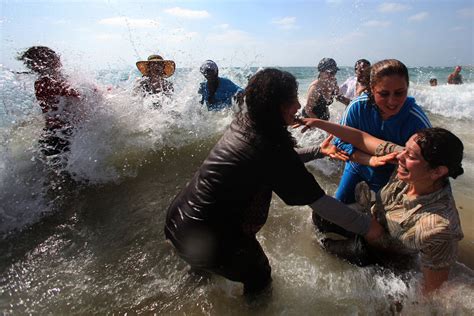 Israeli And Palestinian Women Take A Rare Trip To The Beach The New