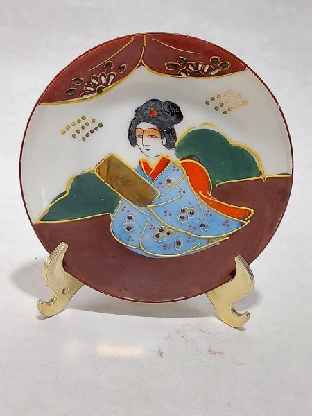 Prato Decorativo Em Fina Porcelana Japonesa Pintado