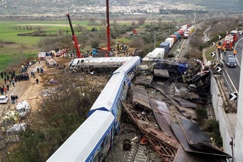 Choque De Trenes En Grecia Deja M S De Una Treintena De Muertos