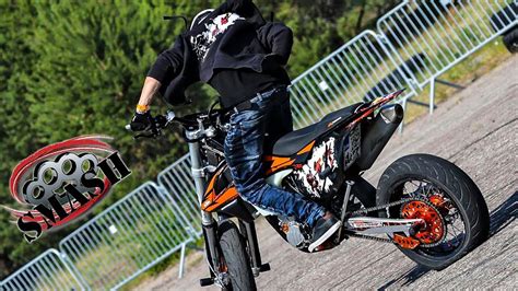 Motard Supermoto Stunts SMASH - YouTube