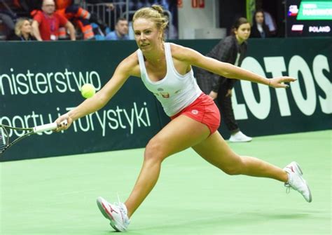 Tenis Magdalena Fręch wygrała z Magdą Linette i zagra w półfinale