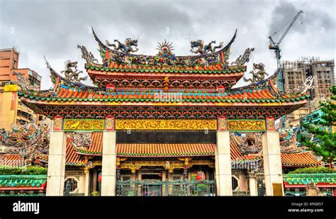 Longshan Temple In Taipei Taiwan Stock Photo Alamy