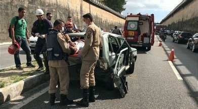 JPB1 Três carros se envolvem engavetamento na BR 230 em João Pessoa