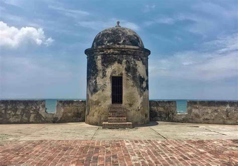 A Self-Guided Walking Tour of Colorful Old Town Cartagena • Valerie & Valise