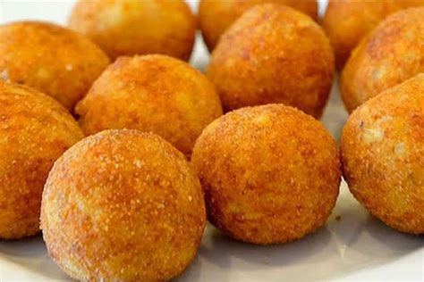 Bolinho de batata muito fácil de preparar que fica sequinho por fora e