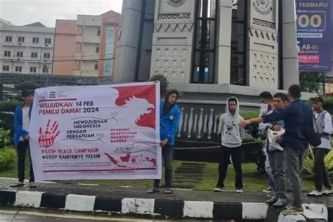 Dukung Pemilu Damai Aliansi Pemuda Bergerak Bersatu Bentangkan Spanduk