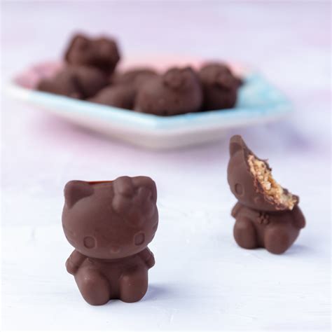 Vegan Dollhouse - Easy Vegan Butterfinger Hello Kitty Candy