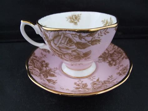 Royal Albert S Golden Roses Tea Cup And Saucer