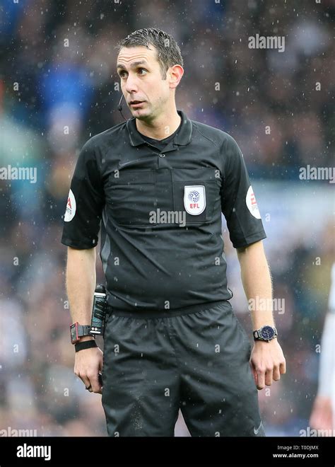 David coote referee hi-res stock photography and images - Alamy