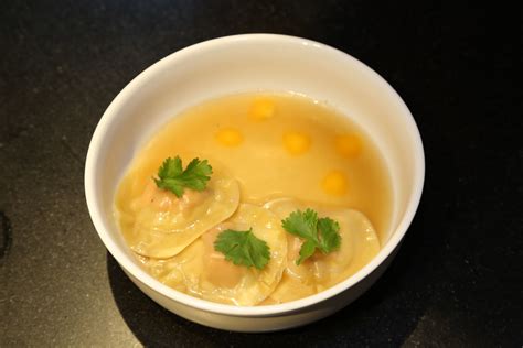 Dans Cette Recette De Ravioles De Foie Gras Bouillon Thai Et Perles D