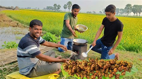 Dhone Patar Bora Pakoda