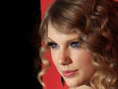 TAYLOR SWIFT - VALENTINE'S DAY ADVICE - Weekly World News